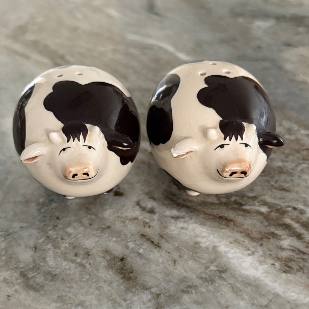 🍄 Cow Whimsical Salt and Pepper Shakers Bonus Bank - Picture 2 of 8